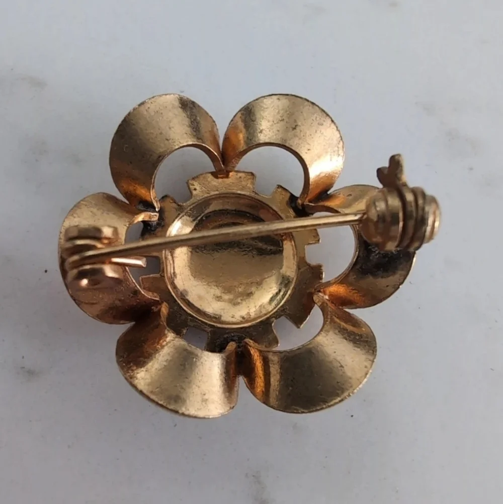 Vintage Gold Tone Filigree Flower Brooch Pin Ornate Scrollwork Antique Style